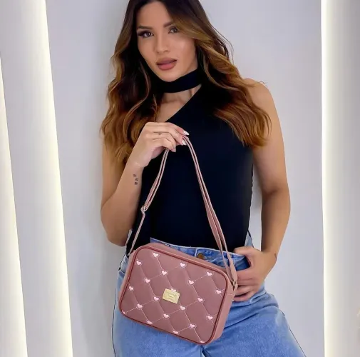 Bolsa feminina Baú com bordado coração alça regulável