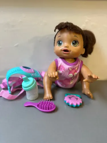 Baby alive engatinha e fala