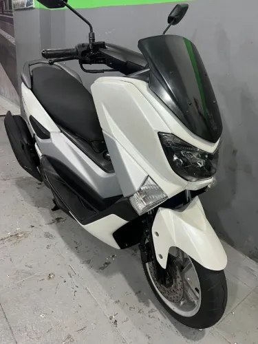 Vendo Nmax zero, pneus novos.