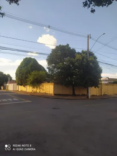 Lote de esquina para venda de 435 metros quadrados em Vila Santa Helena - Goiânia - GO