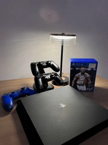 PLAYSTATION 4 (PS4)