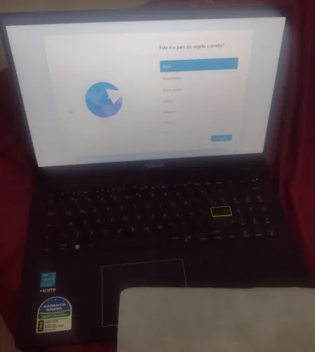 Notebook novo com garantia de um ano 