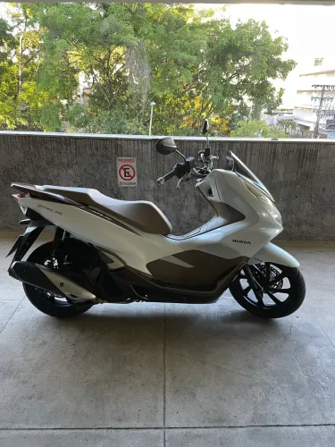 PCX DLX 2021