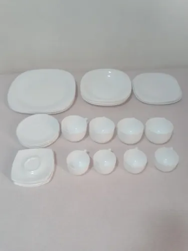 Conjunto em Porcelana 4 Pessoas IMPECÁVEL.