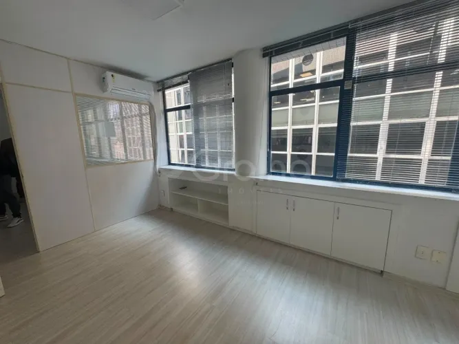Sala Comercial com 42,30 m2 no Centro