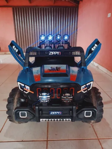 Carrinho elétrico 45 kg conservado, pouco tempo de uso