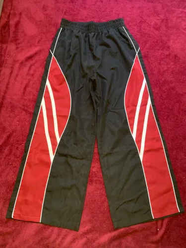 Calça Preta Com Vermelho