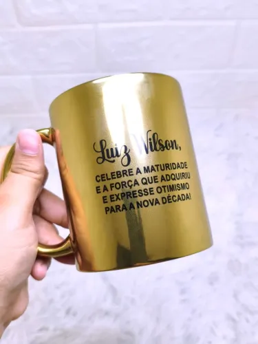 Caneca Personalizada de Aniversário - Um presente cheio de significado e estilo!