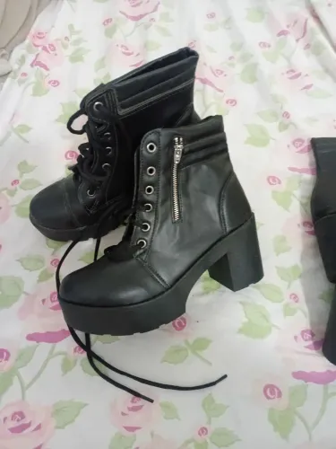 Vendo Bota número 37 por 70 reais 