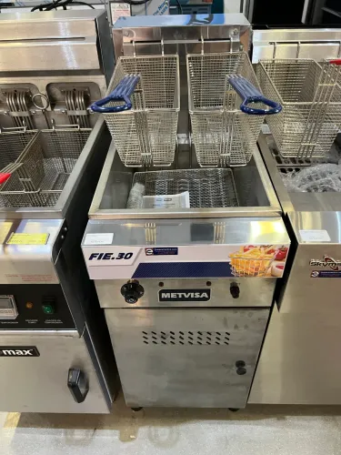 Fritadeira indústria elétrica 30L água e óleo 380v trifásica 