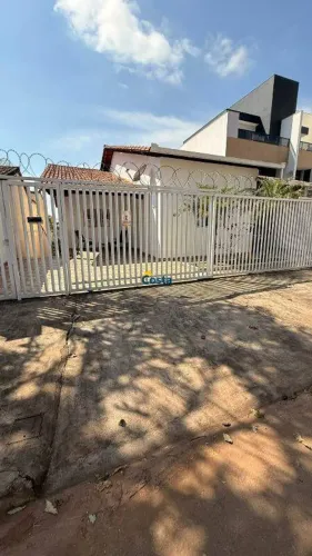 CASA 3 QUARTOS COM SUITE DE LOTE INTEIRO NA DIVISA DO ANGOLA COM SANTA LUCIA