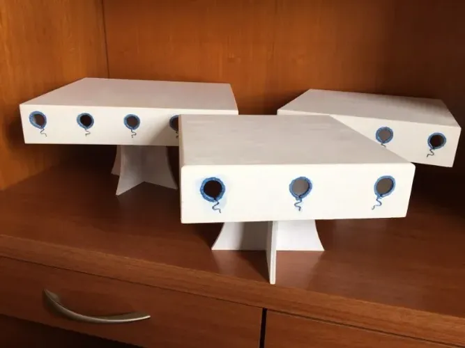 3 bandejas brancas com suporte para doces e/ou salgados festa