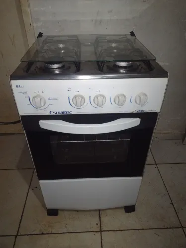 Fogão esmaltec 4 bocas tampo inox praticamente novo pra hj temos entrega não e elétrico 