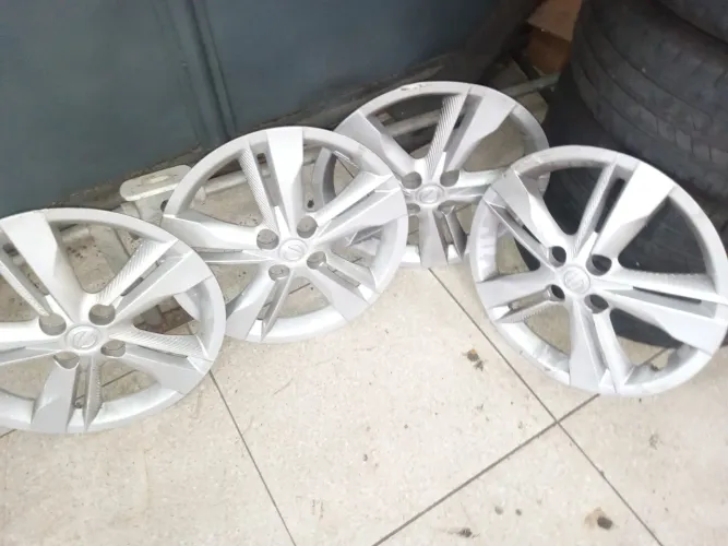 RODAS DE FERRO ARO 16 DO KICKS COM PNEUS