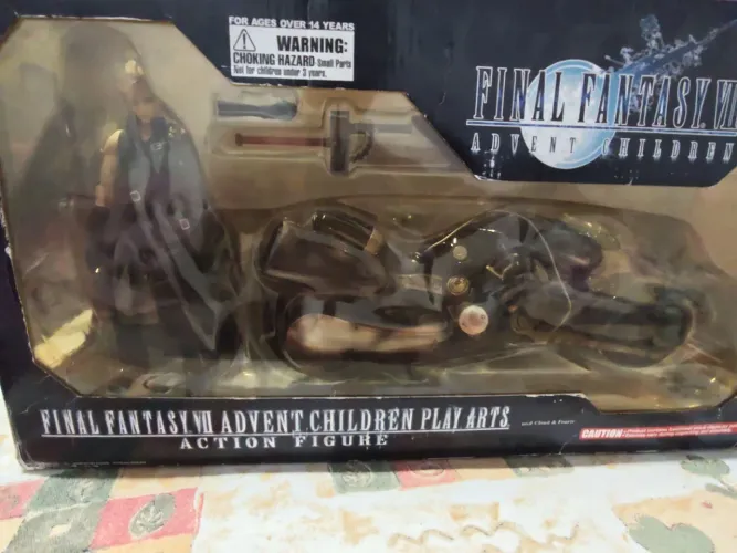 Cloud + moto (play arts)