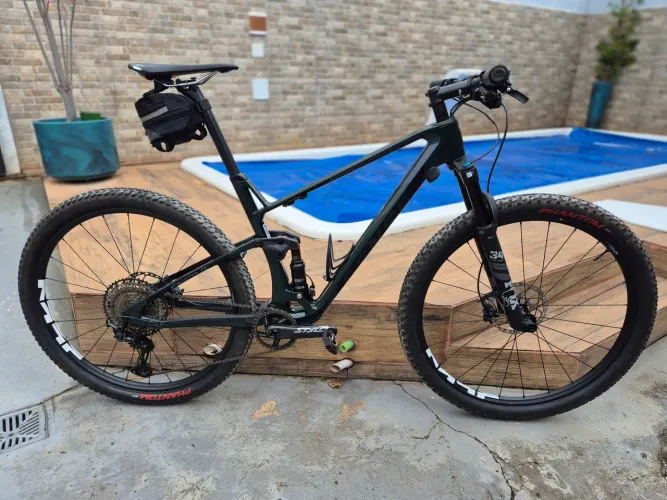 Bike Sense Invictus Comp, full, em carbono. Tamanho 19 (L)