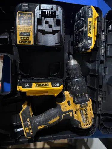 Furadeira e parafusadeira Dewalt Xr 20v motor sem escova