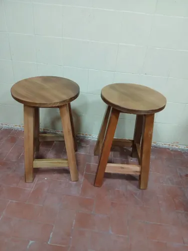 Banquetas de madeira