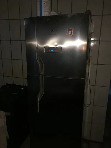 Geladeira com defeito em baixo (as vezes esfria as vezes não)