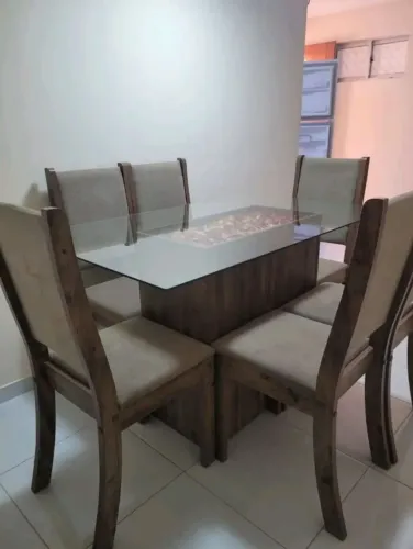 Mesa de Jantar com 6 cadeiras 