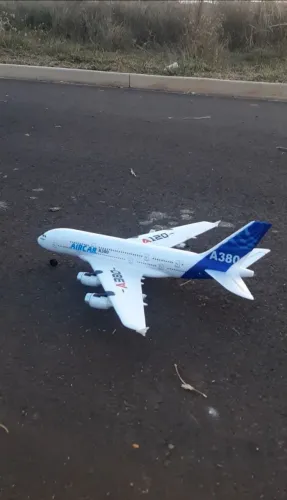 Aviao elétrico xk A120  3 canais.  Acompanha  caixa rádio e todos os acessórios 