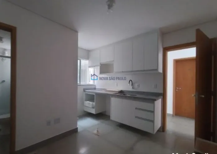 Apartamento com 01 dormitórios, sala ,banheiro, cozinha com armário, área de serviço colet