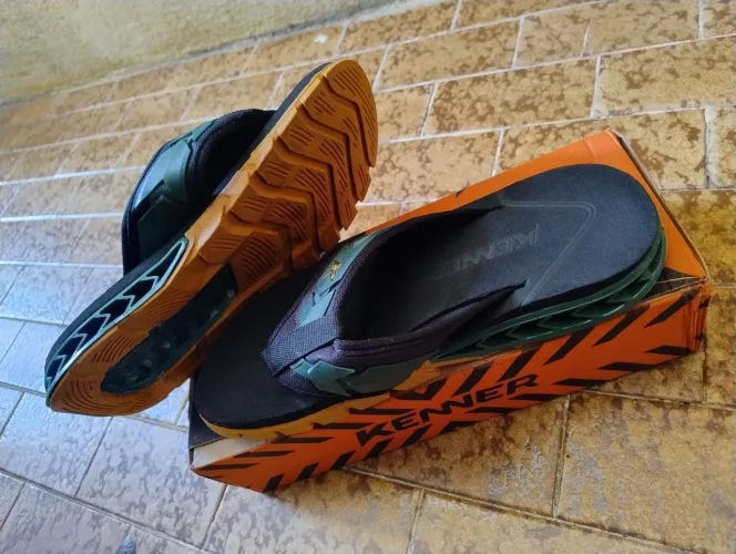 Vende-se chinelos Kenner novos, sensação do verão, consultar cor e numeração, aceita ?...