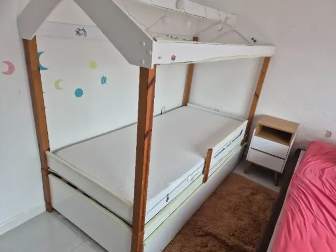 Cama infantil Montessoriana com cama auxiliar (bicama) excelente estado
