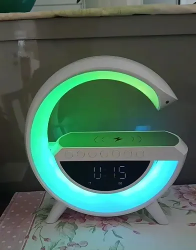 Luminária Rgb Caixa De Som G Speaker Carregador Indução Relógio