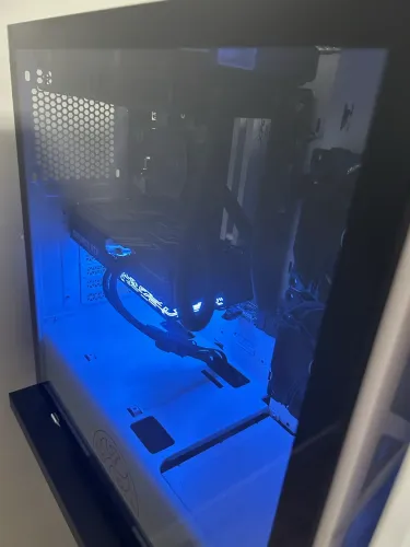 PC Gamer Ryzen 7 9800x3d Rtx 5070 32GB Ram DDR5 SSD 1TB