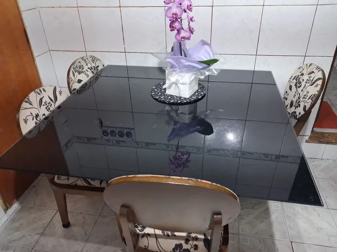 Mesa de jantar com 6 cadeiras