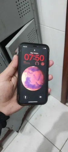 IPhone 11 na carcaça do 17 Pro