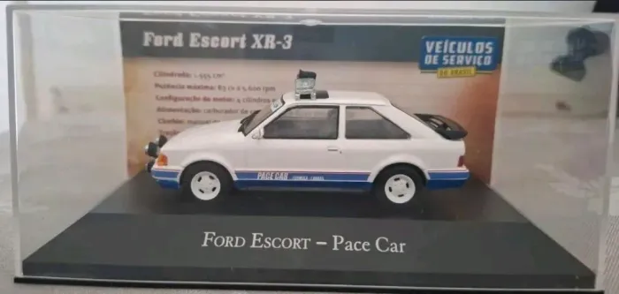 Miniatura Ford Escort XR3 para colecionador com valor de prateleira só 130 reais