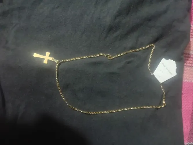 Cordão masculino dourado com pingente de cruz*novo*!