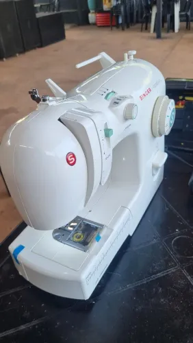 Maquina de costura singer