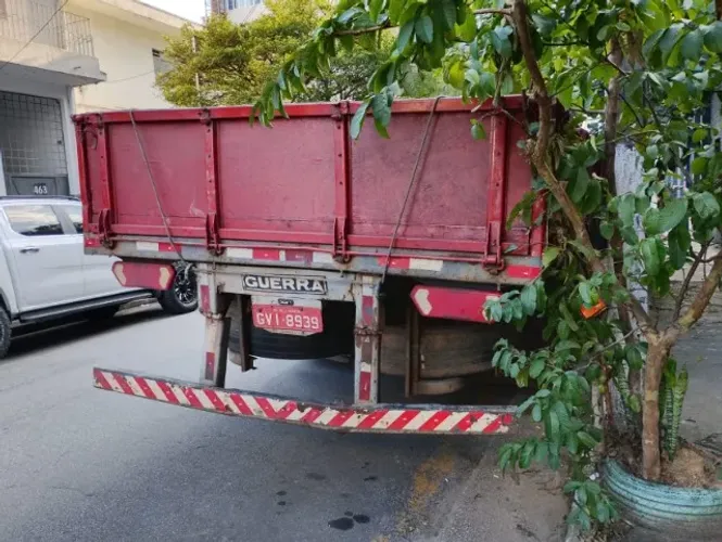 Carreta grade baixa carga seca Guerra ano 2000