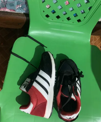 Tênis adidas