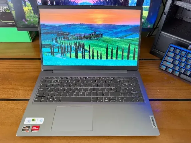 Notebook Lenovo AMD Ryzen 7-5700u 12gb DDR4 SSD-M2 512gb Placa Vega Tela 16? FHD
