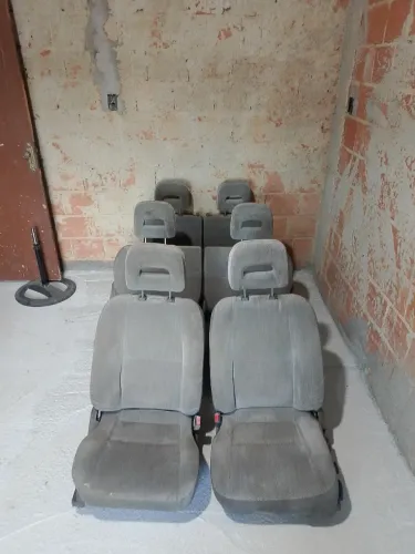 Vendo bancos Mitsubishi space wogan 98.valor 600 reais .....