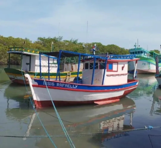 Vende-se lancha de pesca novíssima