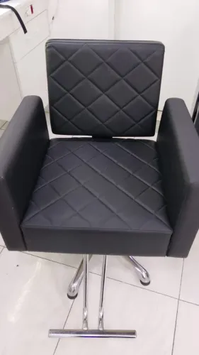 Cadeira de cabeleireiro.