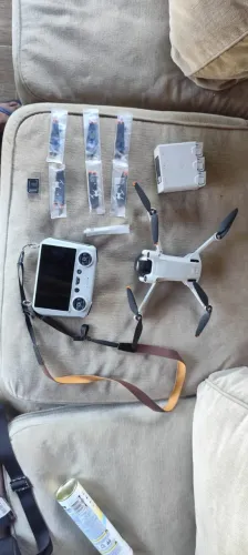 DJI Mini 3 Pro + Combo Fly More + Controle DJI RC (com Tela) - Impecável