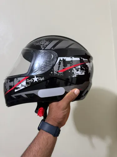 Capacete novo , nunca usado 250,00