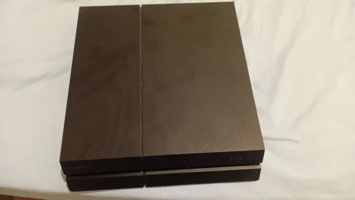 VENDO PS4 FAT COM 2 CONTROLES E VÁRIOS JOGOS