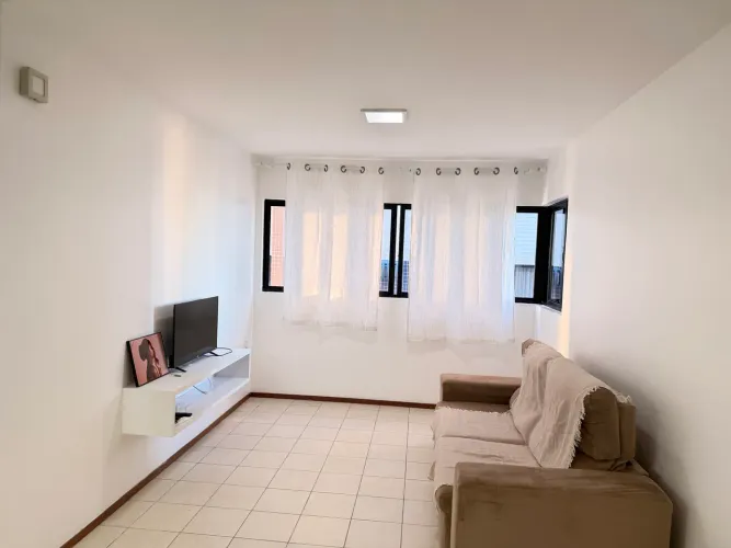Quarto e sala mobiliado para alugar, uma rua atrás da orla