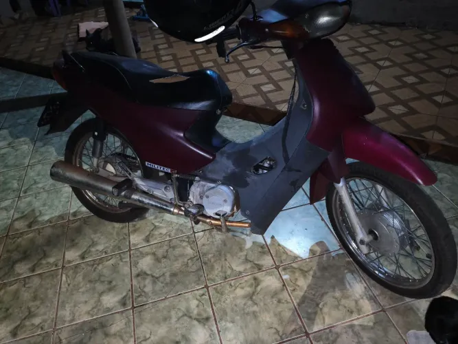 Moto em bom estado alguns detalhes na pintura nada a mais 