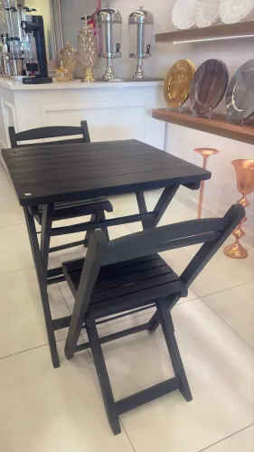 Mesa dobrável de madeira com 4 cadeiras