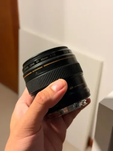Vendo Lente Canon 85mm 1.8 em excelente estado.