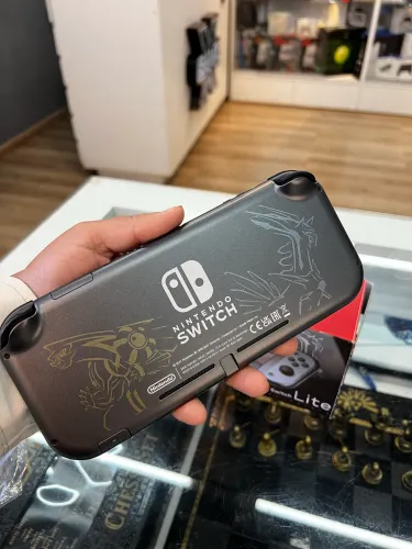 Nintendo Switch Lite Dialga and Palkia edição limitada seminovo