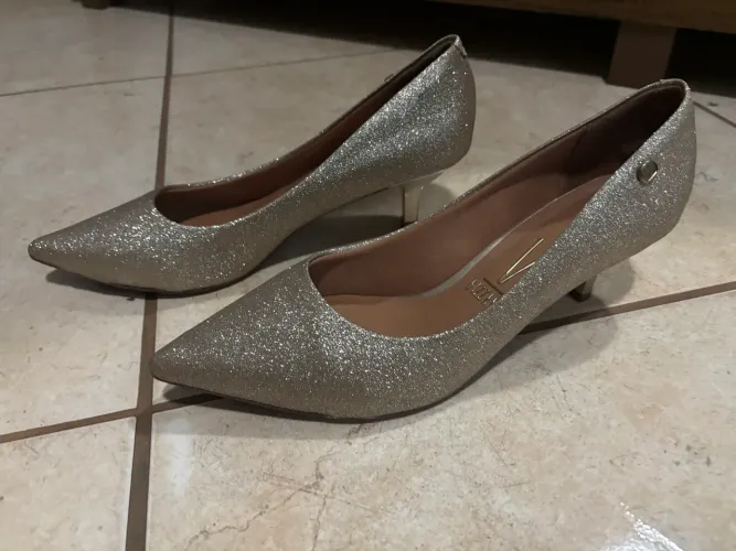 Scarpin dourado